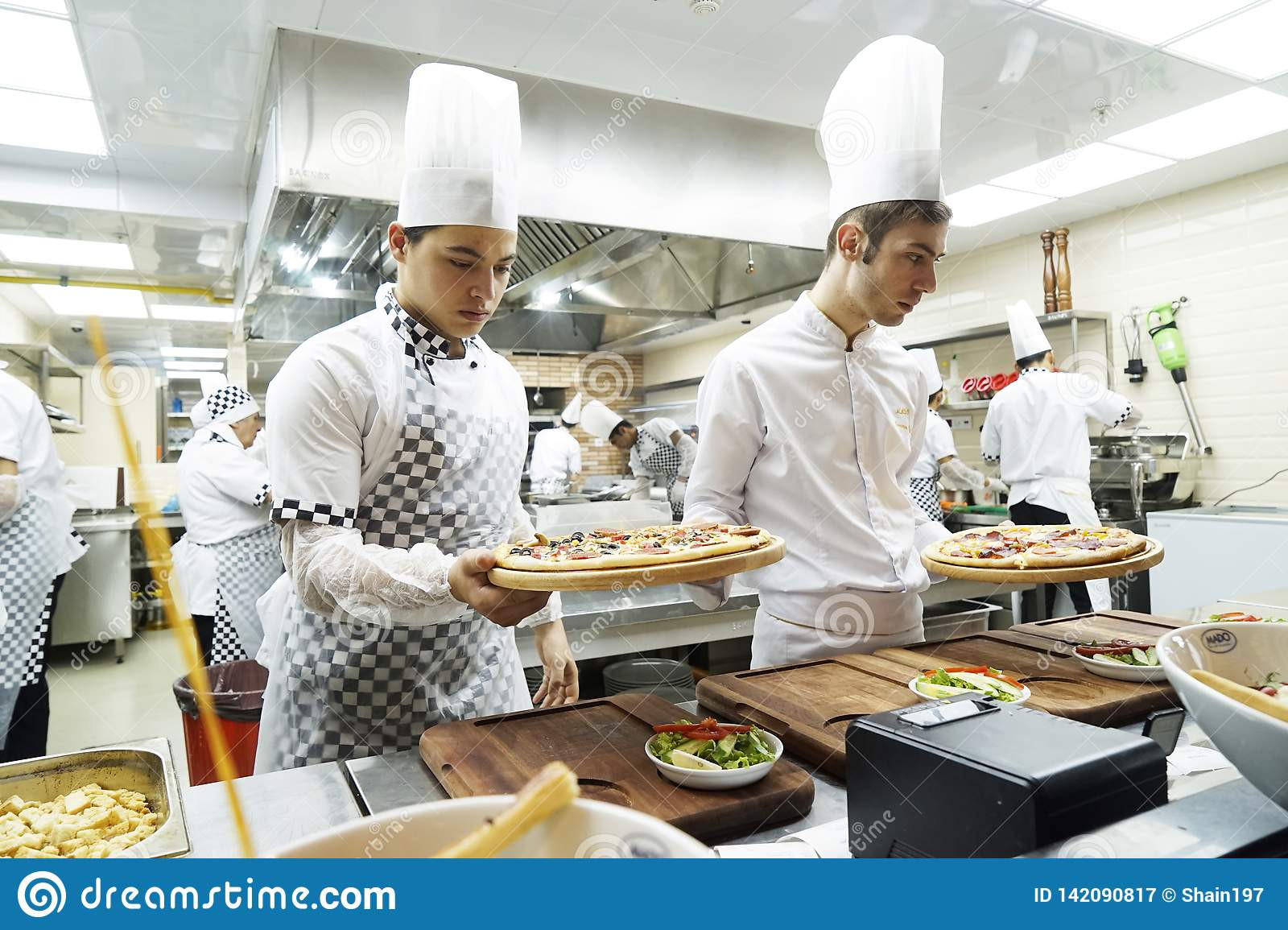 Azərbaycan milli metbexleri uzre mütəxəssis